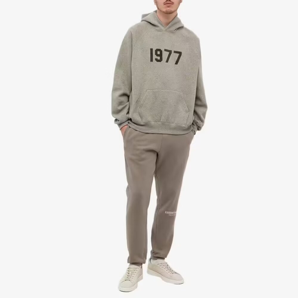FEAR OF GOD ESSENTIAL Drawstring Sweatpants in Brown - Picture 2 of 5